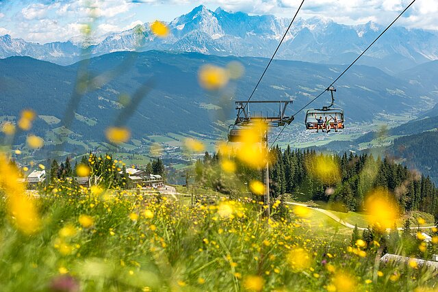 The chairlift takes you comfortably to the Grießenkar hiking area in summer.