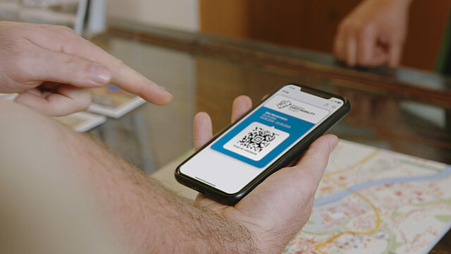 [Translate to Englisch:] Hol dir dein Guest Mobility Ticket direkt aufs Handy